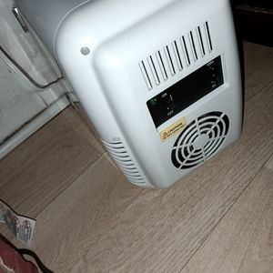 FLAWLESS MINI MAKE-UP FRIDGE